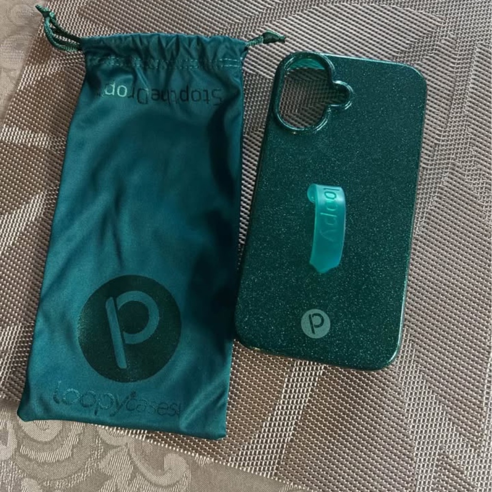 Loopy iphone 16 case emerald green with sparkles